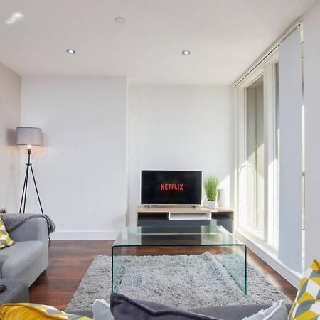 Lovely Apartment - Private Parking - Stadium Views Manchester Esterno foto